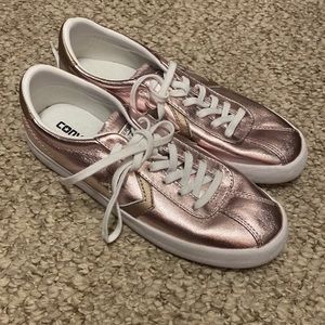 BRAND NEW Womens Pink shiny converse size 8
